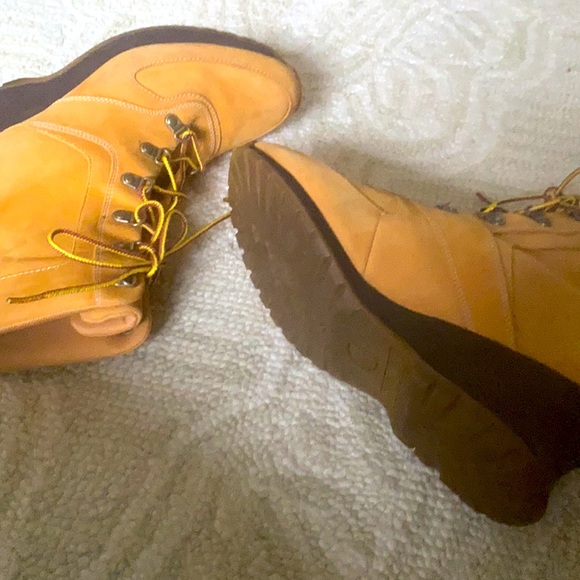 Timberland heeled boots size 8! - Picture 3 of 5
